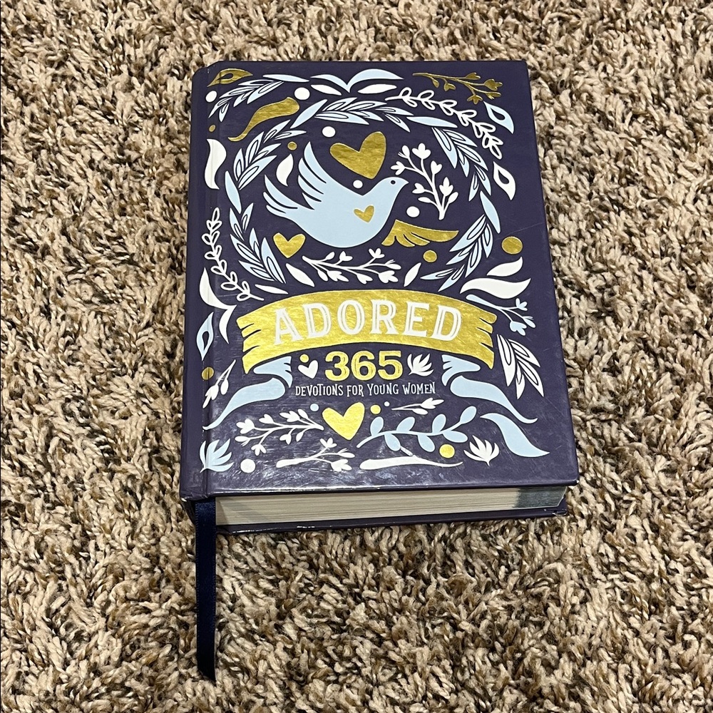 365 DAY GIRLS DEVOTIONAL 🖤
